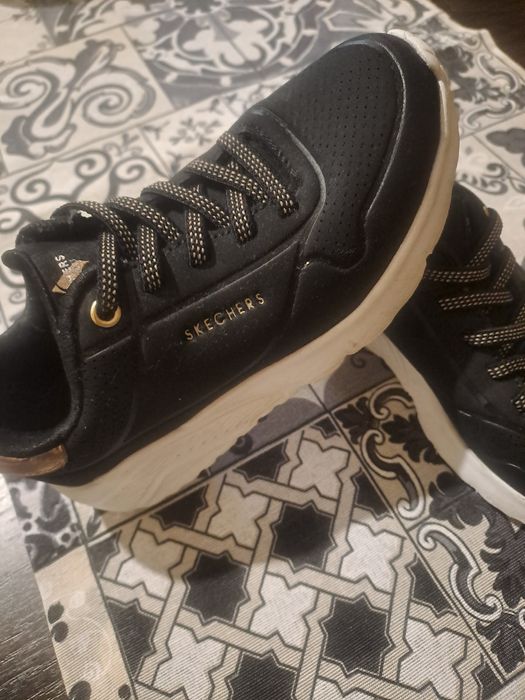 Продам дитячі скечерси на дівчинку,