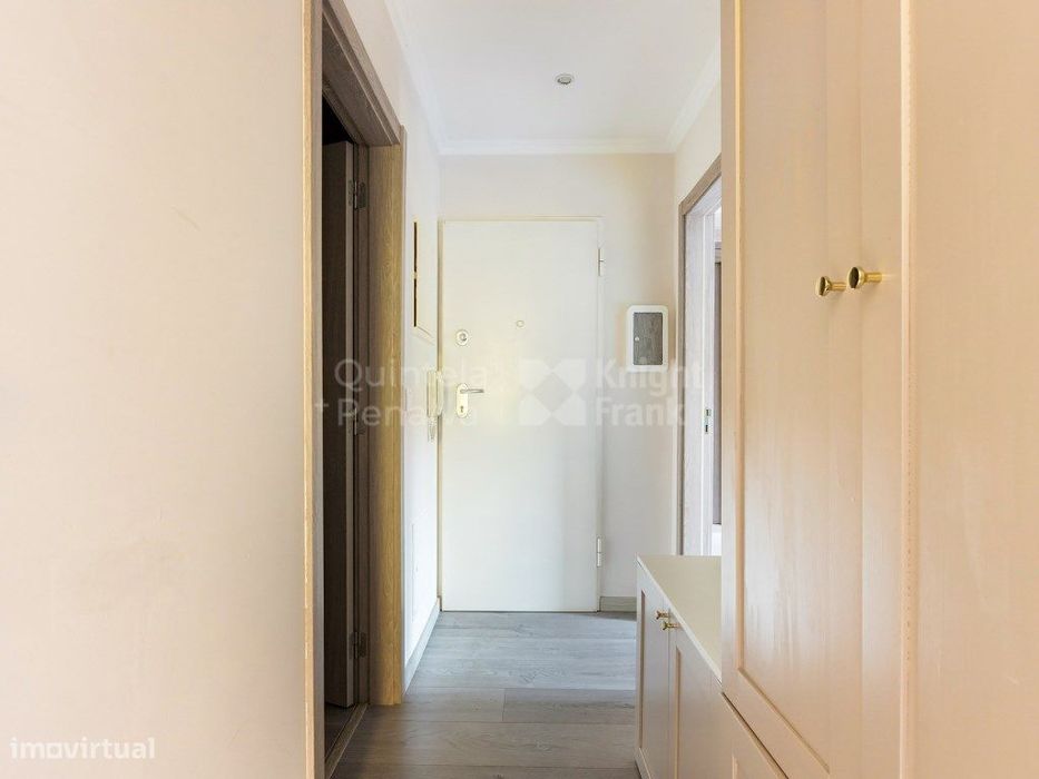 Apartamento T2+1 para arrendamento mobilado na Encarnação