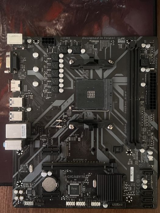 Материнська плата gigabyte b450m h