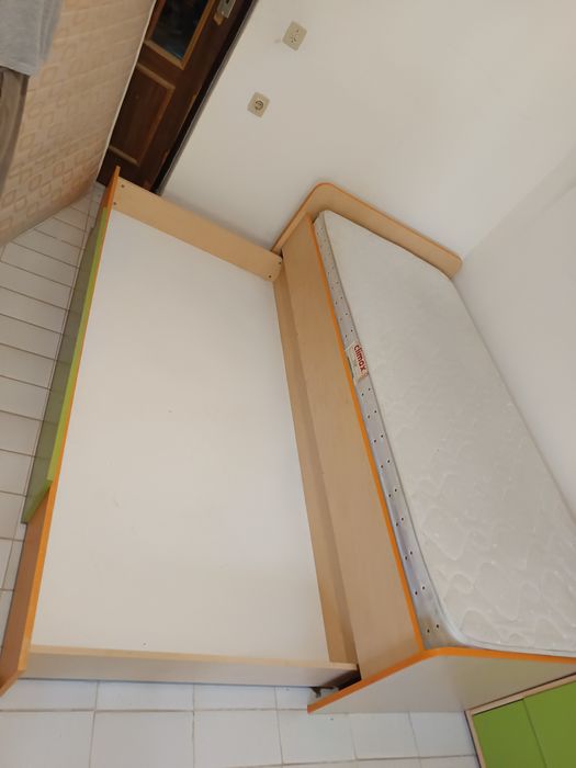Mobila para quarto de  criança, cama, cómoda, armarios
