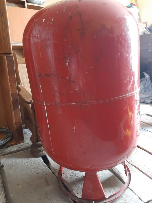 Продам расширительный бак на 200 литров.