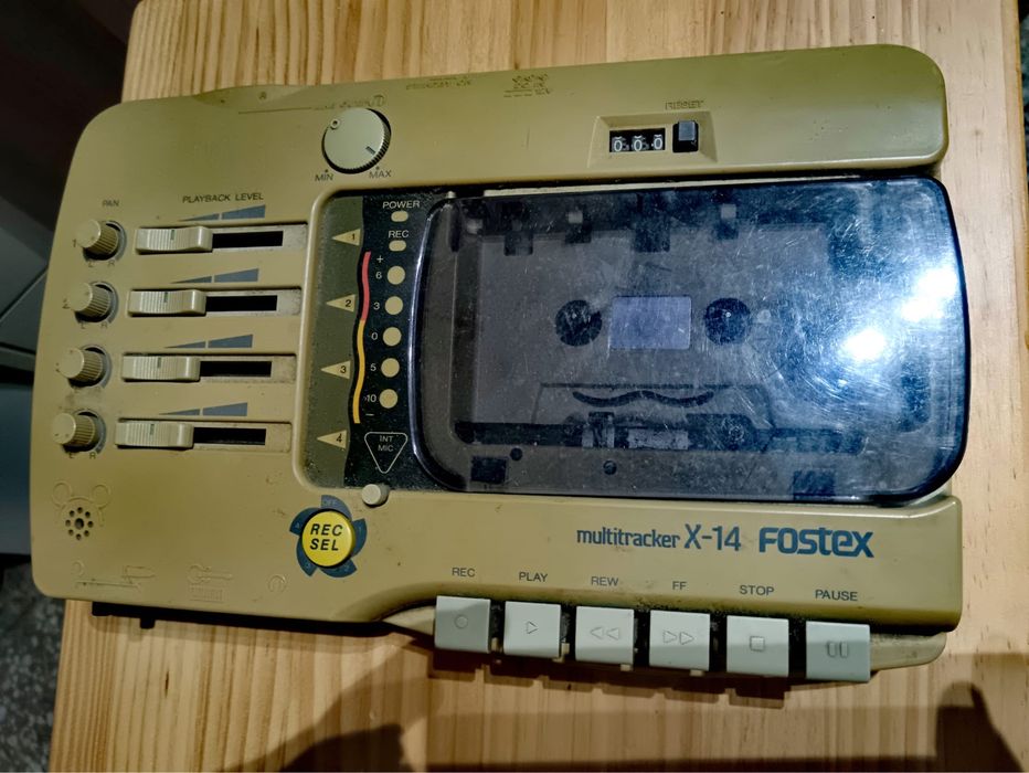 Fostex X-14 - gravador de cassetes portatil de quatro pistas