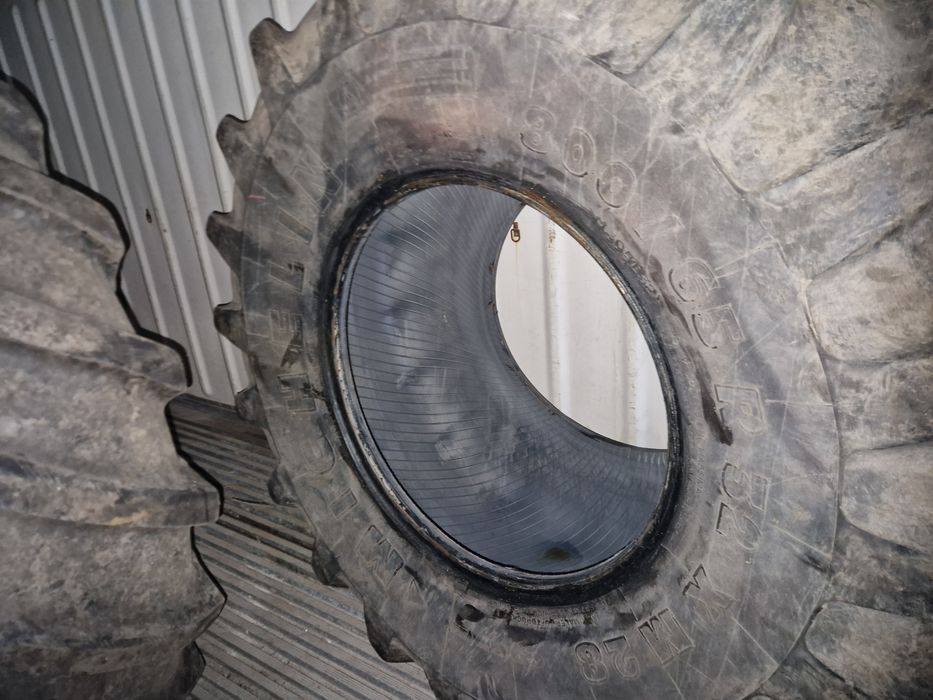 Opona 800/65r32 michelin