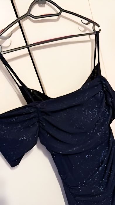 Sukienka długa ,brokatowo-granatowa, cena 199 zł .