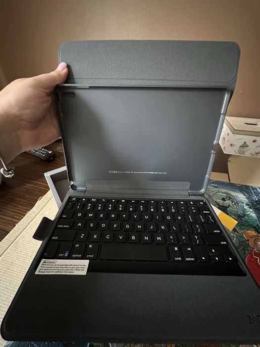 Чохол клавіатура для iPad Pro ZAGG