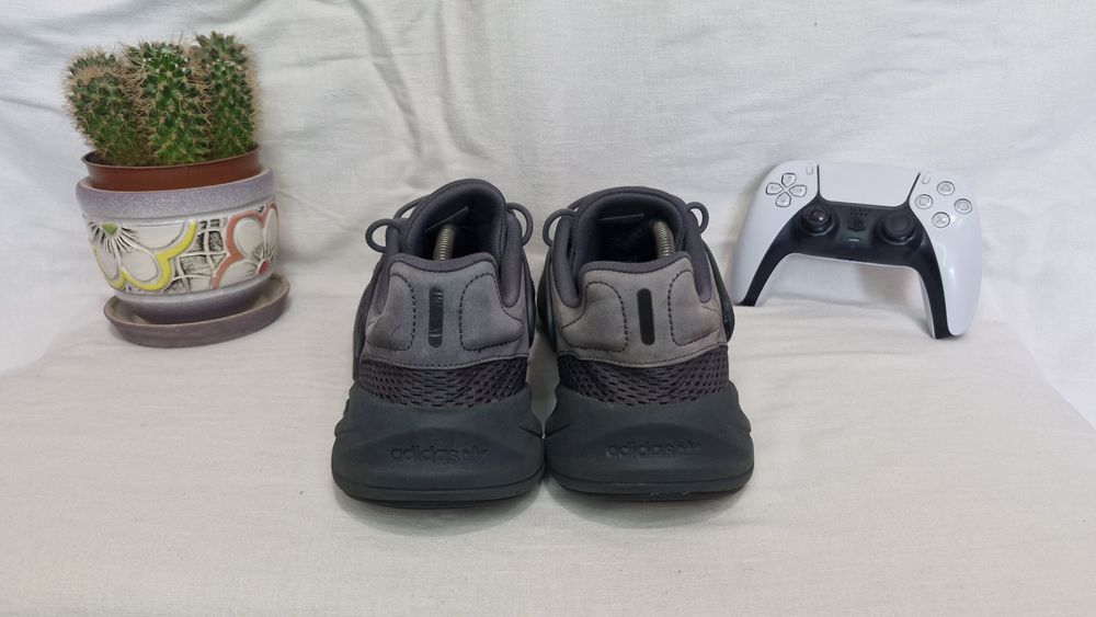 Кросівки Adidas Ozelia.Розмір 44.5