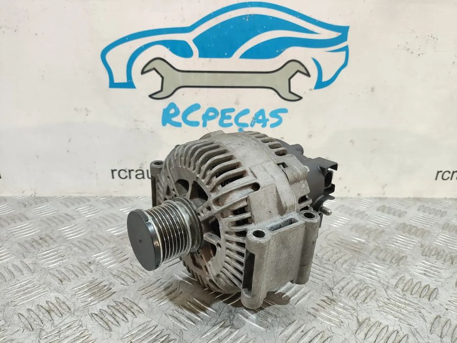 Alternador Valeo TG17C026 proveniente de um motor Mercedes 3.0 CDI V6