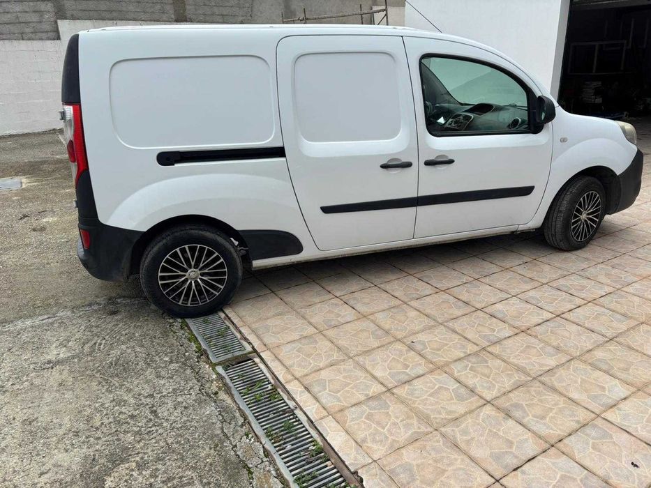Renault Kangoo (caixa isotérmica com motor de frio)