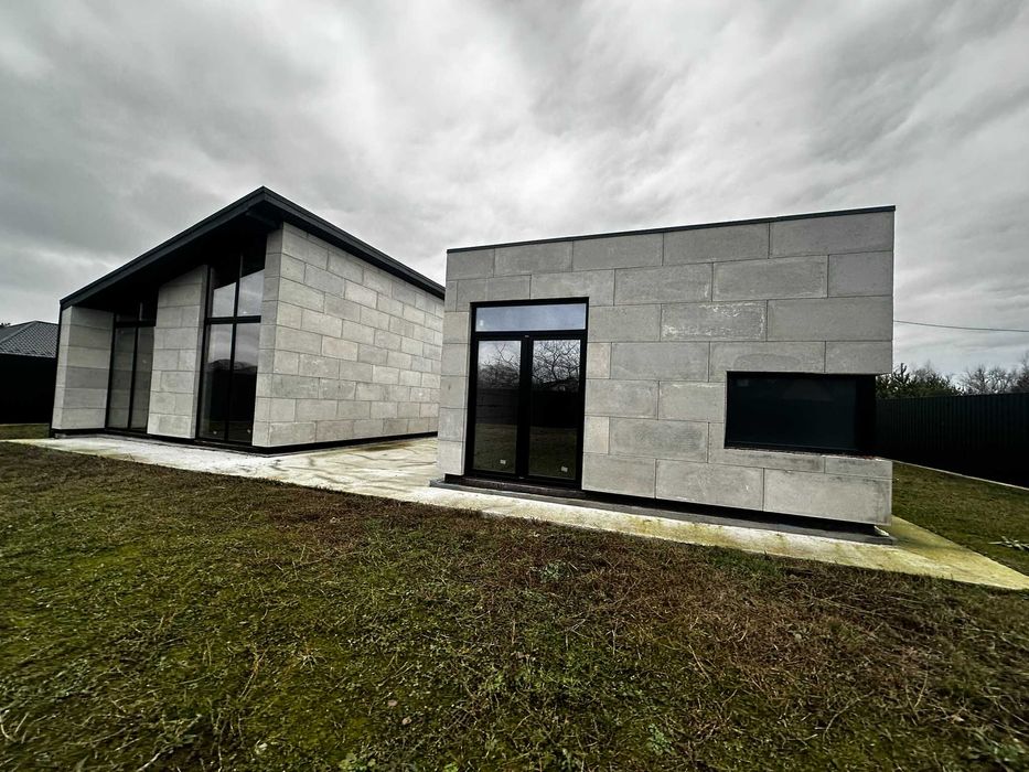 Архітектурний будинок у Ворзелі на великій ділянці