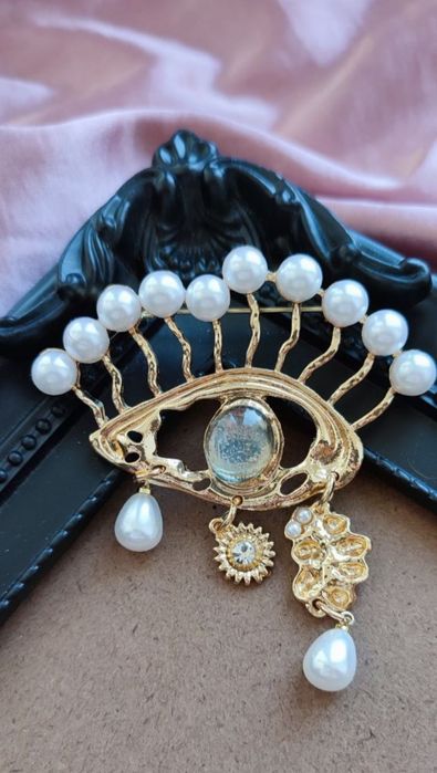 Унікальні брошки око Скіапареллі стиль . різні