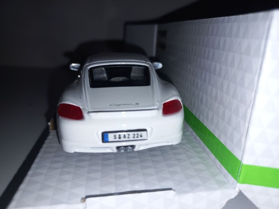 Bburago Porsche Cayman S,skala 1:32