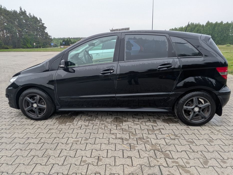Sprzedam samochód osobowy Mercedes Benz B klasa 180