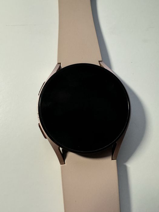 Samsung Galaxy Watch 4 pink gold