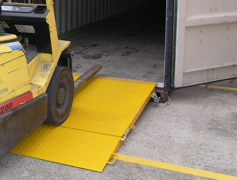 Rampa kontenerowa najazd do kontenera