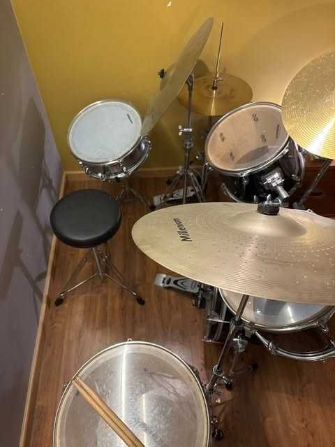 Bateria Completa Millenium + Prato Extra Paiste