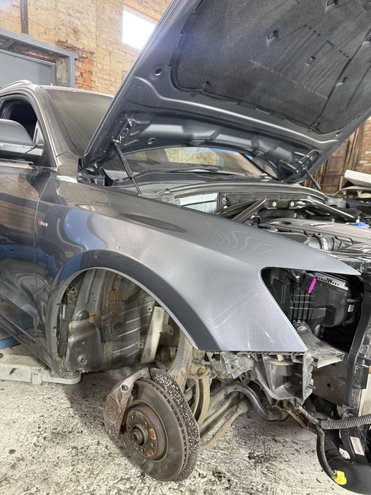 Переднє праве крило Audi Q5 8R FL S-line X7R