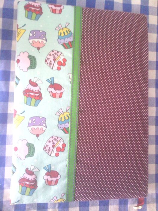 Sou uma Adolescente aborda a Educação Sexual \ Livro sobre Sida