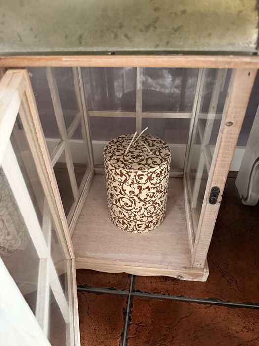 Lanterna com velas decorativas