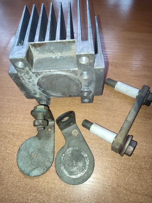 Радіатор (охолоджувач) для таблеткових тиристорів та діодів.