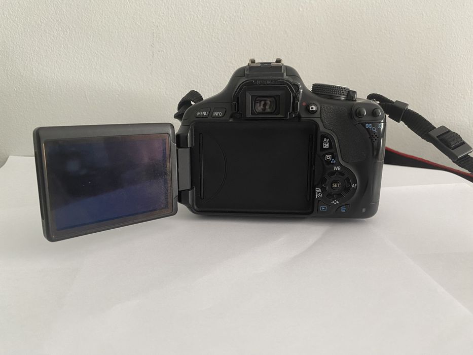 Продам фотоапарат Canon 600d+обʼєктив 18-55