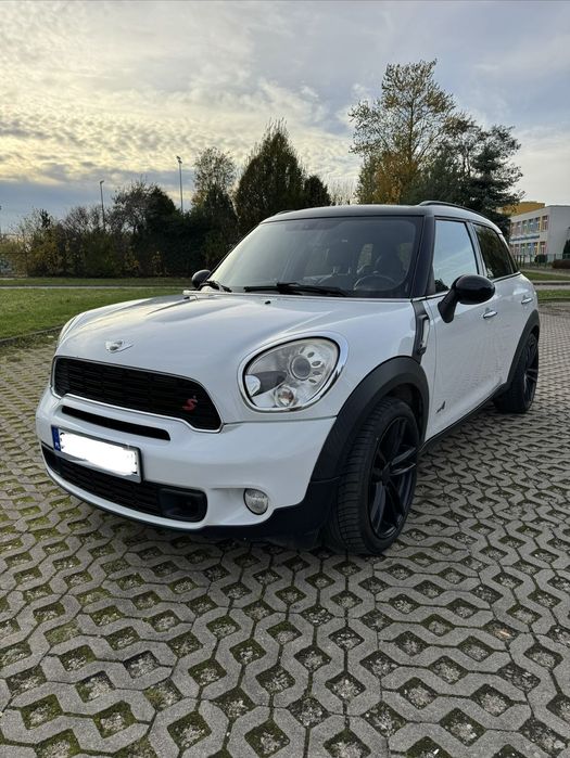 MINI Countryman Bardzo bogata wersja wyposażenia, bezpieczna jazda w każdych warunkach