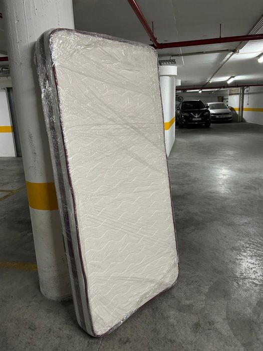 Colchão e estrado como novos, marca Lusocolchão