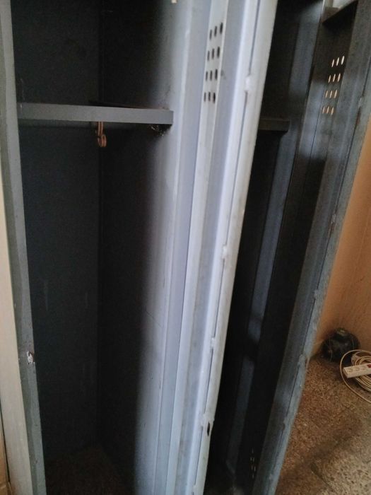 szafka ubraniowa metalowa
