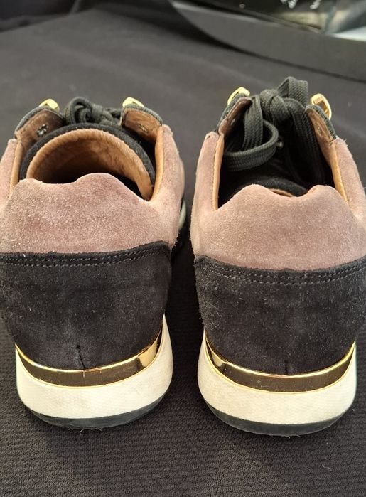 Sapatos / Ténis marca Manuel Alves