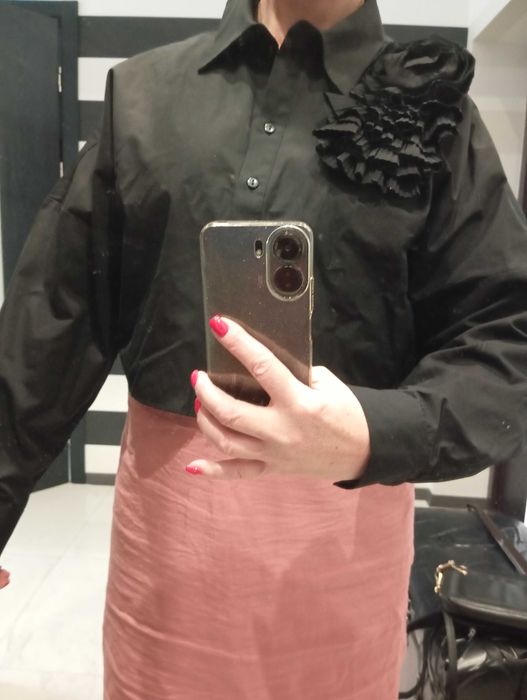 Блуза с цветком последняя! размер Л-ХЛ, цена ниже сейла!