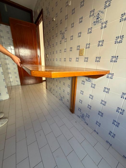 Mesa rebatível de parede em madeira maciça Medidas: 68 x 88 x 80 cm - grátis