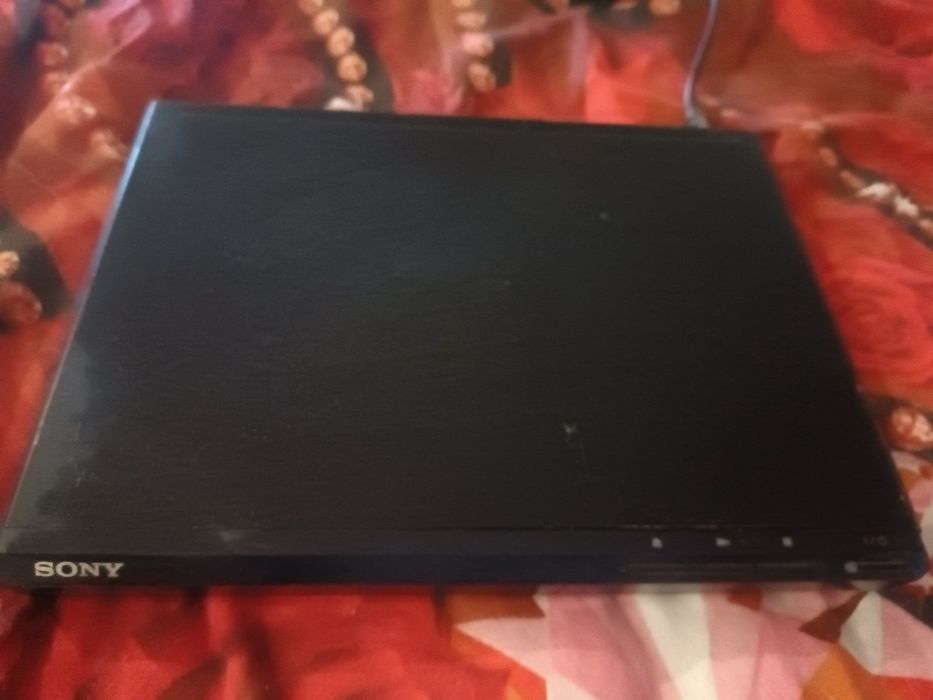 Niewielki poręczny odtwarzacz DVD Sony
