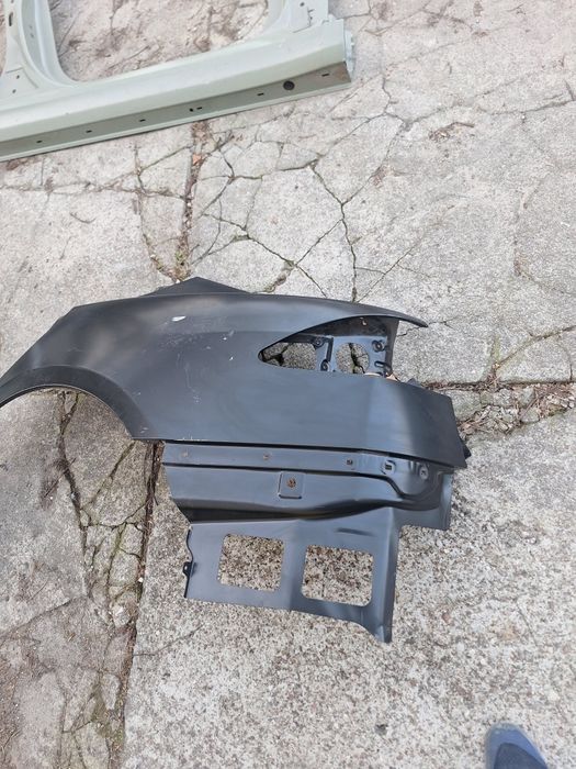 Заднє ліве крило Tesla Model S