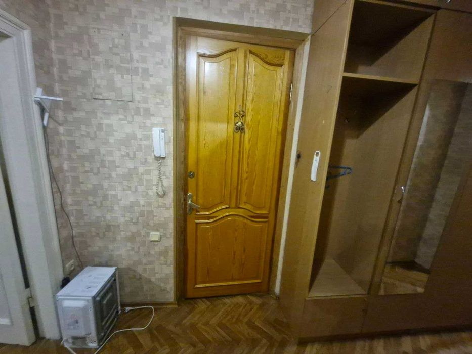 Центр  Продам двухкомнатную  сталинку на Спиридоновской