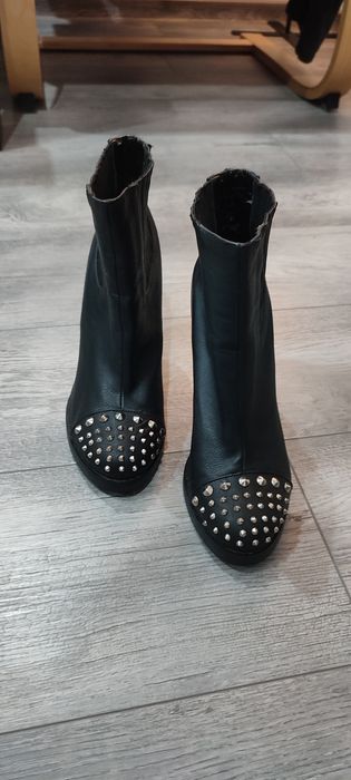 Botki z ćwiekami  Gina Tricot