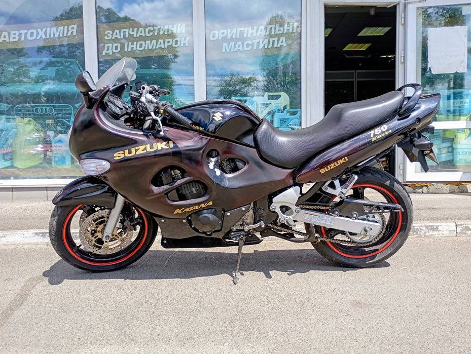 ВSuzuki GSX 750 F Katana