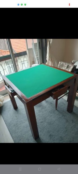 mesa de jogo com tampo rebatível