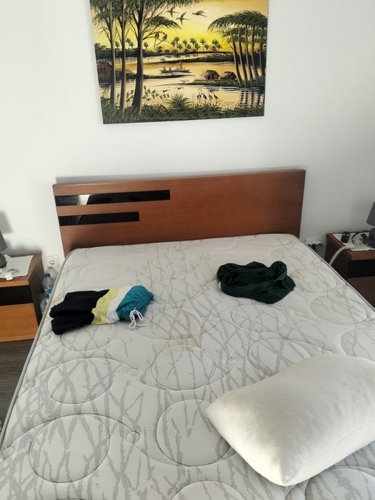 Cama colchão estrado mesas cabeceira