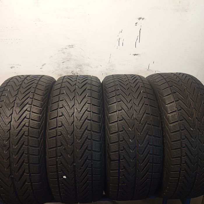 235/50R18 Giugiaro Vredstein Wintrac Xtreme