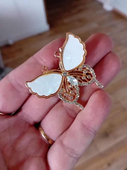 Wykwintna elegancka broszka z cyrkoniami motyl Nowa