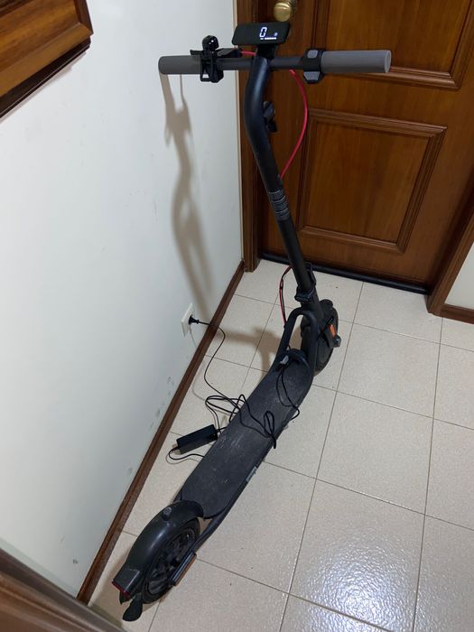 Trotinete 25km, 1 mês de uso e com a caixa.
