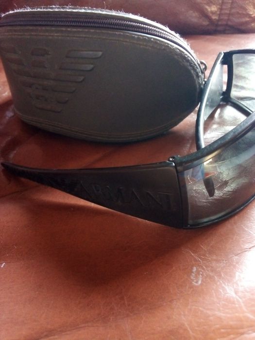 Oculos de sol + caixa