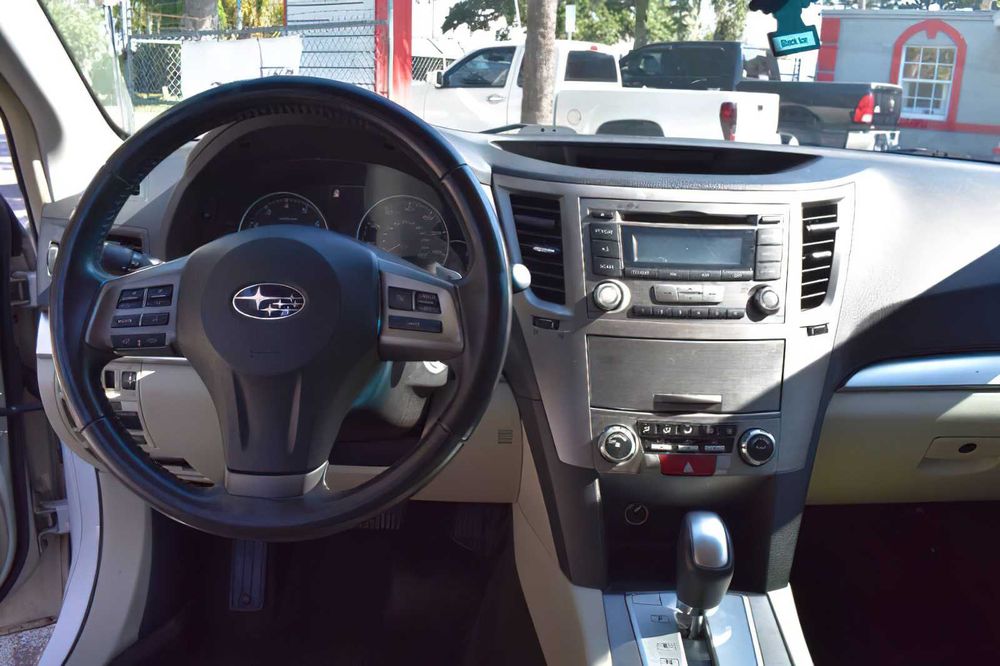 Subaru Outback 2.5i Limited      2013