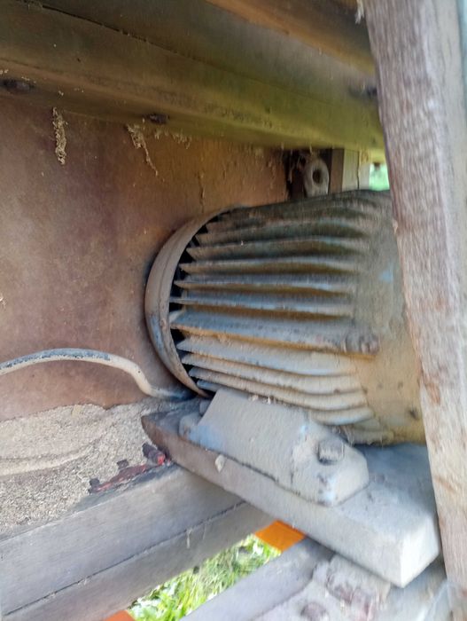 Sprzedam Piłę Elektryczną na Siłę