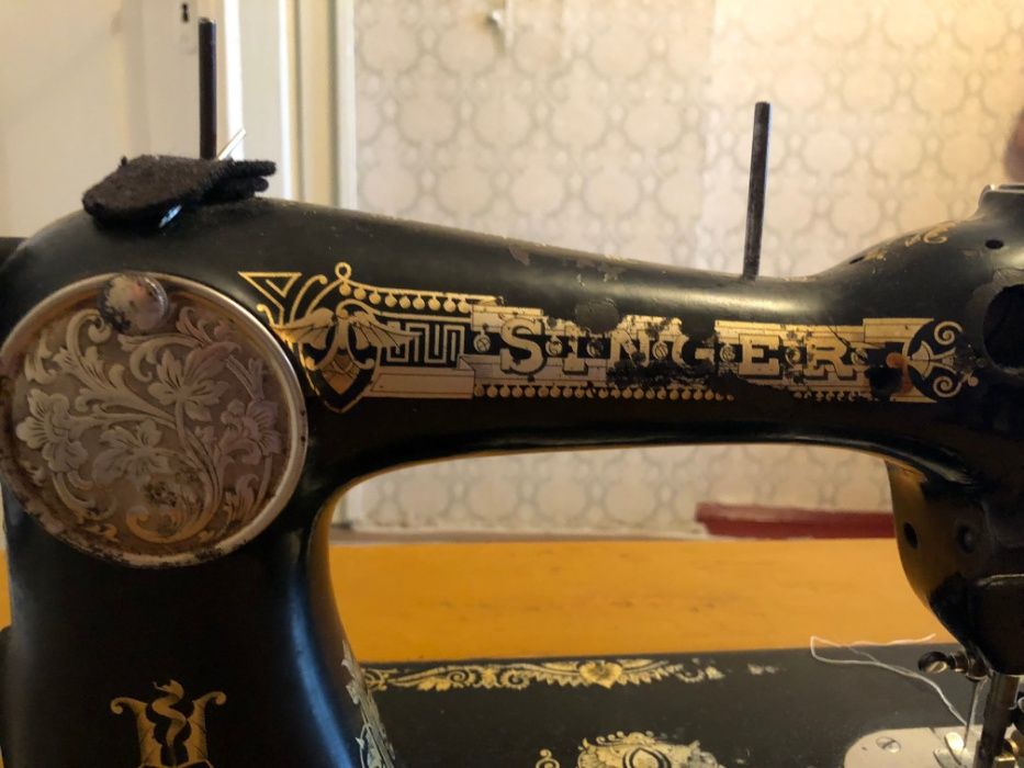 Швейная машинка с тумбой Singer (ножная): 2 500 грн