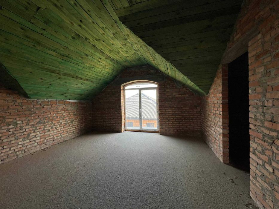 Продаж готового будинку з ділянкою та гаражем !