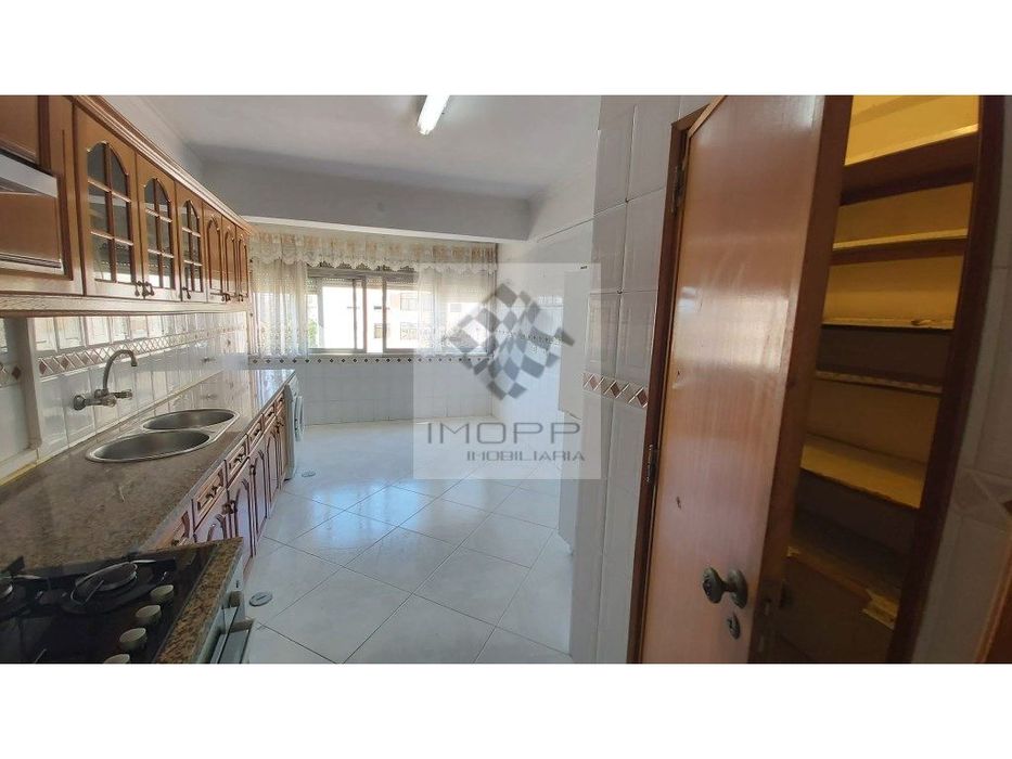Apartamento para arrendar em Largo António Aleixo - Odivelas