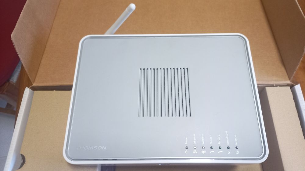 Router Cisco Air e Thomson TG