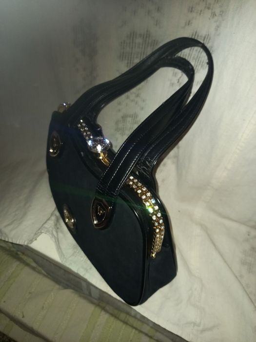 Продам сумку фирмову,з виставки скаминьцями фианит