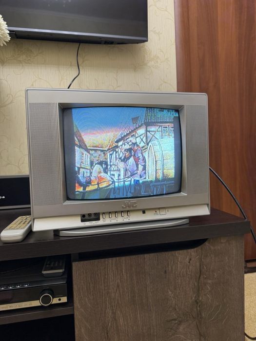 Телевізор JVC в робочому стані