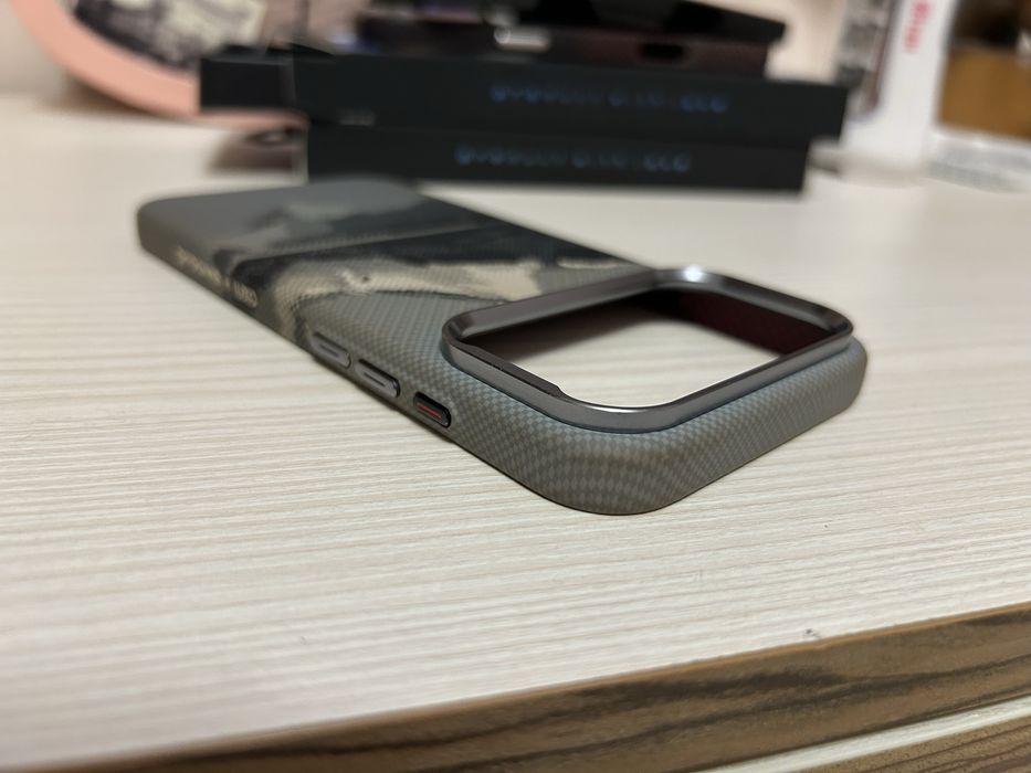 Чехлы карбон на iPhone 17 pro Max  16 pro Max